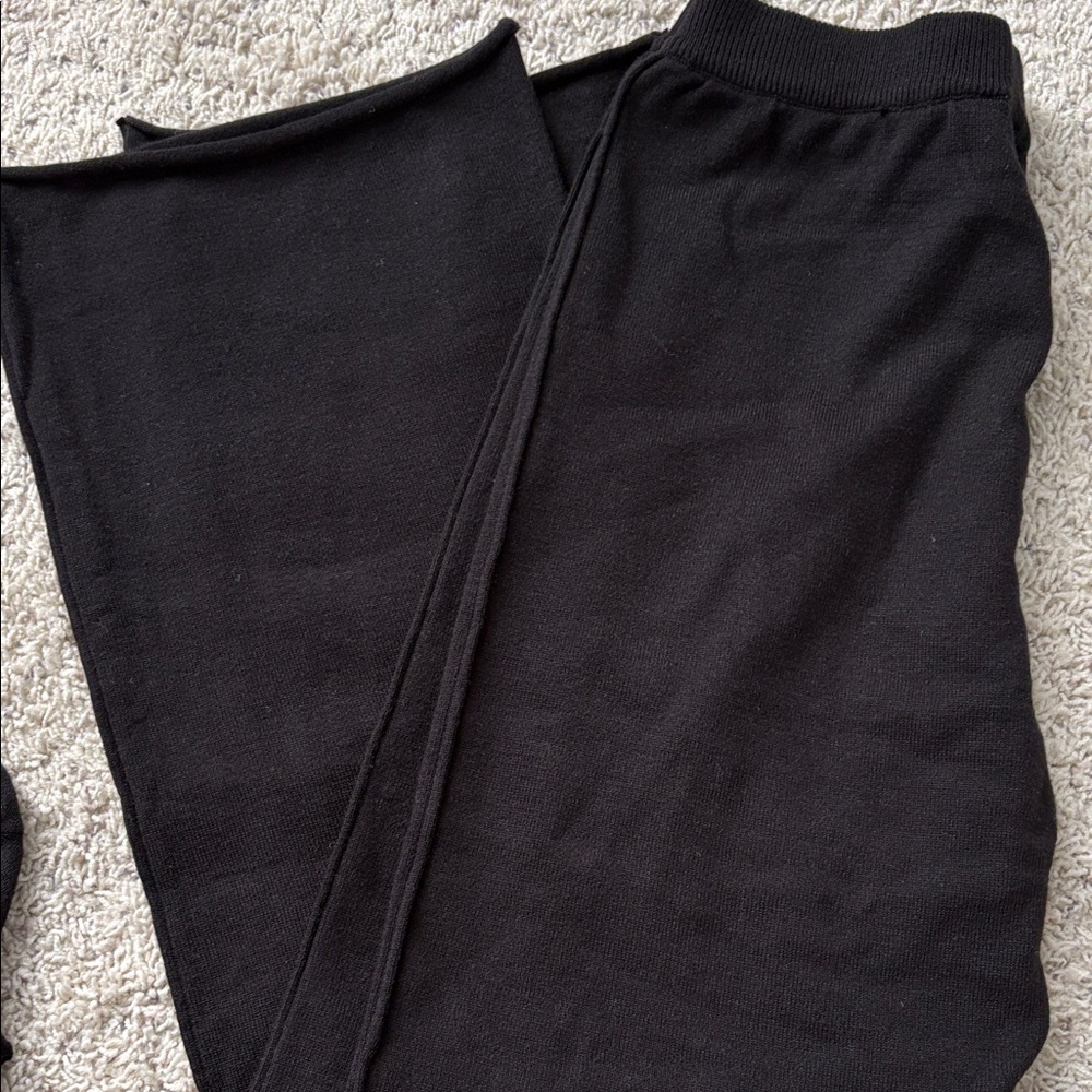 Women’s Black 2 piece Sweater Set XL - Picture 3 of 5